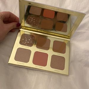 True Luscious Lucky Glow Palette VOL. 11